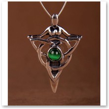 Wisior Bogini z w�z�em celtyckim i kamieniem (ID.T/116) - 